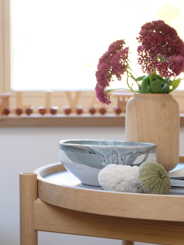 Beistelltisch mit Dekoration - TRAY TABLE von Brdr. Krüger