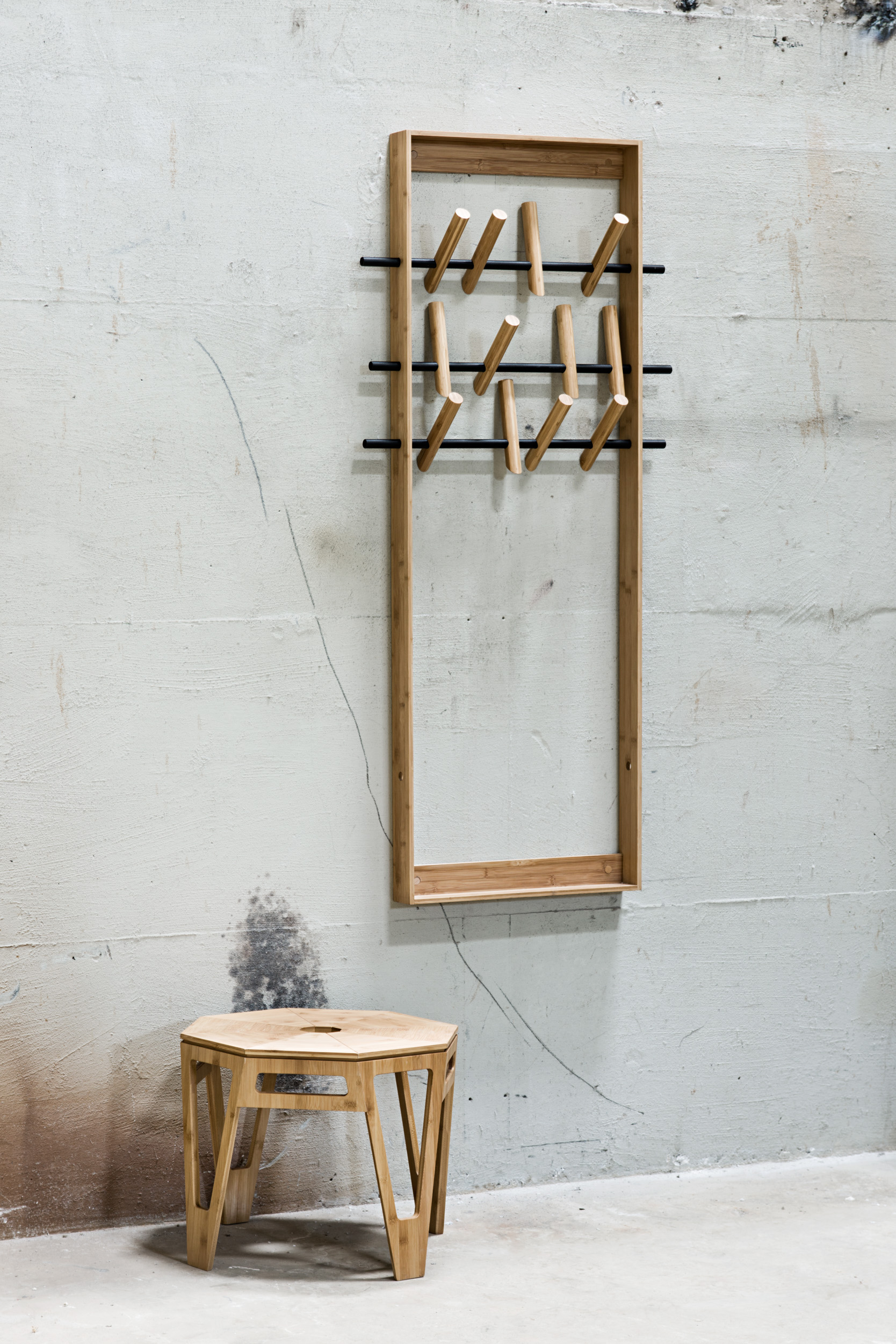 Garderoben, COAT FRAME, Herbst Garderobe COAT FRAME von We Do Wood ist Möbelstück und Kunstwerk in Einem.