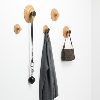 NIPPLE Wandhaken aus Holz von applicata