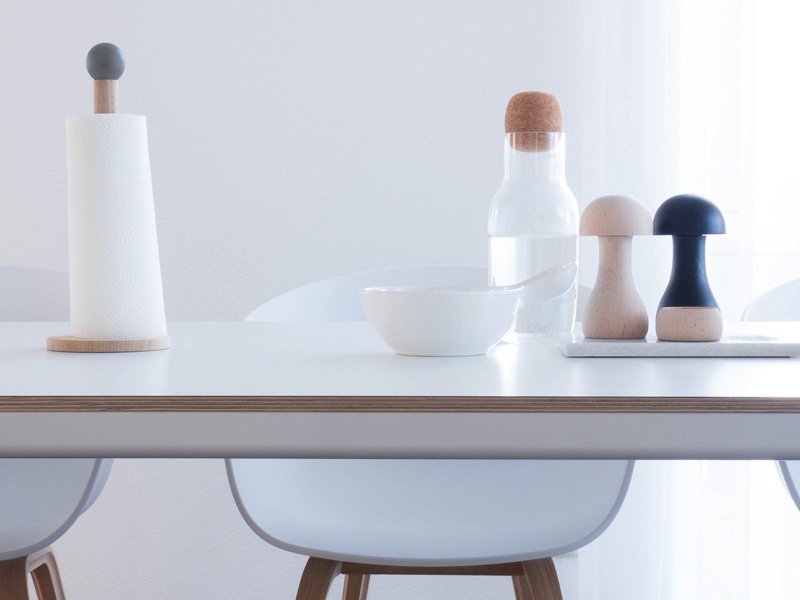 Küchenrollenhalter aus Holz im dänischen Design - CLOWN von applicata