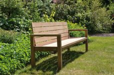 Wetterfeste Gartenbank aus robustem Teakholz - Bank MAXIMA wetterfeste Gartenbank aus Teakholz - Bank MAXIMA