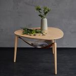 Ein Mix aus Holz und Edelmetallen verleiht dem Couchtisch HANG OUT von UMAGE sein einzigartiges Aussehen Umage Hang Out Coffee Table Couchtisch im skandinavischen Design
