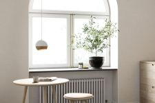 Kugel Pendelleuchte in weiß und schwarz mit Holz - RAY PENDANT (15 cm) von Mater