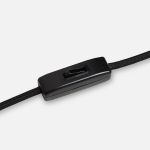 Im Detail: Der Schalter der Design Tischleuchte CONO TABLE LAMP von WOUD auf einem mit Stoff bespannten Kabel (2,5 m) Woud Cono Table Lamp Design Tischleuchte aus Metall im Detail