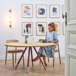 Insan - JANU CHAIR WITH ARMRESTS gepolsterter Armlehnstuhl aus Holz in Eiche