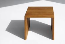 Moderner Holz-Sitzhocker MENA von vitamin design