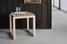 Hocker für den Flur und das Schlafzimmer aus Eiche oder Teak - CUTTER STOOL von Skagerak