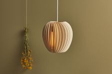 Kleine, runde Design Hängelampe PIRUM aus Holz von Schneid Kleine, runde Hängelampe Design aus Holz - PIRUM von Schneid