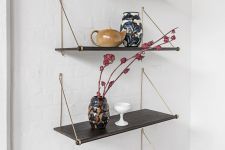 Wandregal aus Bambus dunkel und Messing - LOOP SHELF von We Do Wood