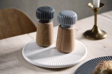 Kleine Gewürzmühlen aus Holz - HAMMERSHØI von Kähler Design