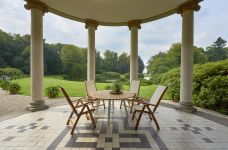 Traditional Teak - DIANA MOSAIC runder Gartentisch aus Teak und Aluminium in weiß