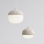 Moderne Design Hängeleuchte TERHO LAMP aus hellem Lindenholz von Mater TERHO LAMP von Mater - Hängeleuchte rund