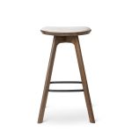 65 cm hoher Design Barhocker PAULINE von Brdr. Krüger aus geräuchertem Eichenholz mit hellgrauem Lederpolster Barhocker in Eiche geräuchert mit Polster hellgrau (65 cm) - PAULINE von Brdr. Krüger