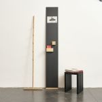 Raumgestalt KARTENWAND - Magnetwand schwarz mit Holz 