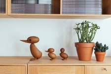 Dekorative Holzfiguren DUCK & DUCKLING aus Teakholz nach dem Entwurf von Hans Bölling für architectmade Holztier Holzfigur Ente DUCK & DUCKLING nach dem Entwurf von Hans Bölling von architectmade
