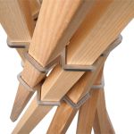 Detailansicht der bildschönen Taille des Kleiderständers MARILYN von keilbach mit zwei Ringen aus Edelstahl Detailansicht des Edelstahlrings des Kleiderständers MARILYN von keilbach