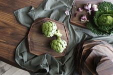 Schneidebrett mit und ohne Saftrille aus Walnussholz von Noyer Schneidebrett mit und ohne Saftrille aus Walnussholz von Noyer