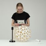 Montage der ausgefallenen Tischleuchte aus Bambus - CORAL von David Trubridge