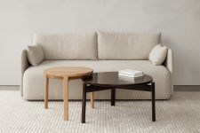 Runder Wohnzimmertisch aus Holz - PASSAGE LOUNGE TABLE von Audo Copenhagen