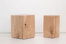 Beistelltisch und Hocker aus Massivholz in Eiche - BLOCK STOOL von Rio Lindo