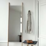 Standspiegel GEORG MIRROR aus Holz von Skagerak GEORG MIRROR von Skagerak - Standspiegel aus Holz