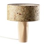 Tischleuchte Holzfuß aus Zirbe in Almheu PURA von LeuchtNatur