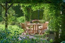 Klappbarer Gartenstuhl mit Rückenlehne von Traditional Teak - VICTORIA