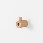 Kleiner Wandhaken WOODEN WALL HOOK von MOEBE in Eiche geölt Wooden Wall Hook von Moebe - kleine Wandhaken aus Holz in Eiche geölt