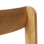 Form & Refine Blueprint Holzstuhl stapelbar aus Holz in Eiche im Detail