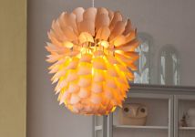 Design Pendelleuchte ZAPPY aus zarten Holzfurnier Plättchen geformt Design Pendelleuchte aus Holz Plättchen geformt von Schneid - ZAPPY