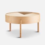 Runder Couchtisch mit Stauraum aus Eiche in Weißpigmentiert lackiert - ARC COFFEE TABLE von WOUD