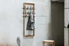 Ausgefallene Design Wandgarderobe aus Holz - COAT FRAME von WeDoWood Design Wandgarderobe aus Holz - COAT FRAME von WeDoWood