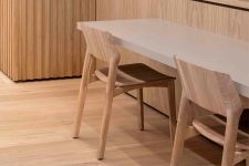 Stuhl aus Holz massiv Fin Chair von Artisan