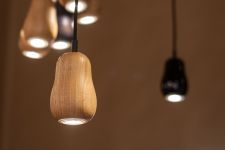 Lampe in Glühbirnenform aus Holz - Babula S von Krools Lampe in Glühbirnenform aus Holz - Babula S von Krools