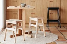 Hocker aus Buche - Angle Standard Stool von FORM & REFINE