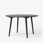 Massivholztisch rund in Eiche schwarz lackiert IN BETWEEEN SK4 von &tradition