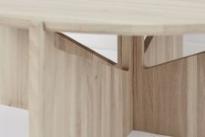 Runder Sofatisch XL TABLE aus hellem Holz mit skulpturalen Gestell Kristina Dam XL TABLE - Sofatisch rund aus Holz