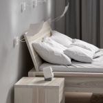 Massivholz Designerbett CARA, hier in der Variante aus weiss geöltem Eschenholz Massivholz Designerbett in Esche, weiss geölt - CARA von vitamin design