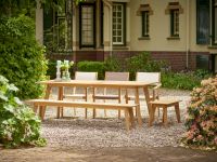 Große Gartensitzgruppe LUNA von Traditional Teak mit dem gleichnamigen Tisch, den zwei Bänke und drei Gartenstühle LUNA ergänzen Traditional Teak - LUNA Sitzgruppe mit stapelbaren Gartenstühlen aus Holz Teak