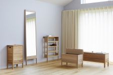 großer Standspiegel aus Holz in Eiche - A LINE MIRROR von FORM & REFINE