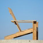 Der formschöne Gartenstuhl BATTEN wird aus recyceltem Teakholz hergestellt Gartenstuhl Holz BATTEN von Jan Kurtz