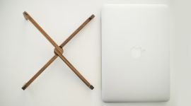 Faltbarer Laptophalter aus Holz Tabletständer - LAPTOP LEGS von Rio Lindo
