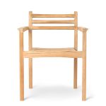 Stapelbarer Armlehnstuhl für den Garten- Der AH502 Outdoor Dining Chair von Carl Hansen and Son
