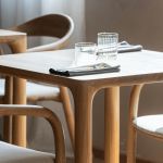 Artisan - JEAN TABLE Esstisch aus Holz im modernen Design