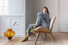 Lounge Sessel aus Holz - A CONVERSATION PIECE LOW LOUNGE CHAIR von UMAGE