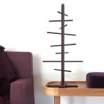 Der FILIGRANTREE (S) von by Wirth ist eine moderne Alternative zum klassischen Weihnachtsbaum und überzeugt im reduzierten, dänischen Design Holz Weihnachtsbaum - FILIGRANTREE (S) von by Wirth