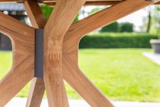 Detailaufnahme Gartentisch aus Teak in rund - CARMEN TABLE von Traditional Teak 