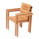 Der Gartenstuhl MAXIMA von Traditional Teak ist stapelbar und lässt sich somit vor allem im Winter platzsparend verstauen Gartenmöbel-Set aus Holz mit stapelbarem Gartenstuhl MAXIMA von Traditional Teak