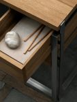 In den praktischen Schubladen des modernen Schreibtisches OUTLINE DESK von Kristina Dam lassen sich Stifte, Hefte oder Notizzettel verwahren Moderner Design Schreibtisch mit Schubladen - Outline Desk von Kristina Dam