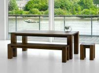 Die Sitzbank TAURUS von vitamin design in Nussbaum geölt ist durch seinen dunklen Farbton ein echter Hingucker Sitzbank aus Holz in Nussbaum geölt TAURUS von vitamin design